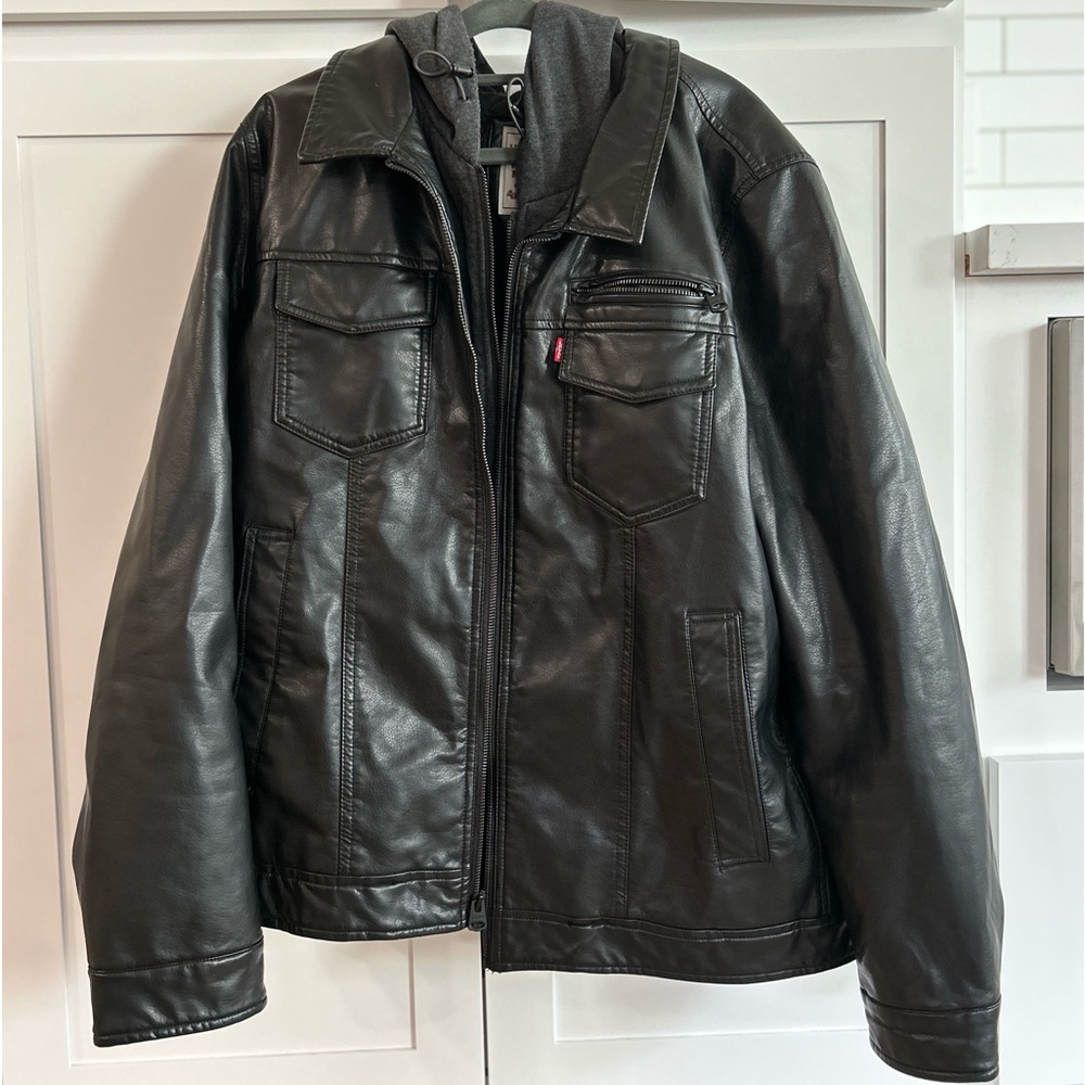 LEVI’S Men’s Classic Hooded Sherpa Leather Trucker Jacket